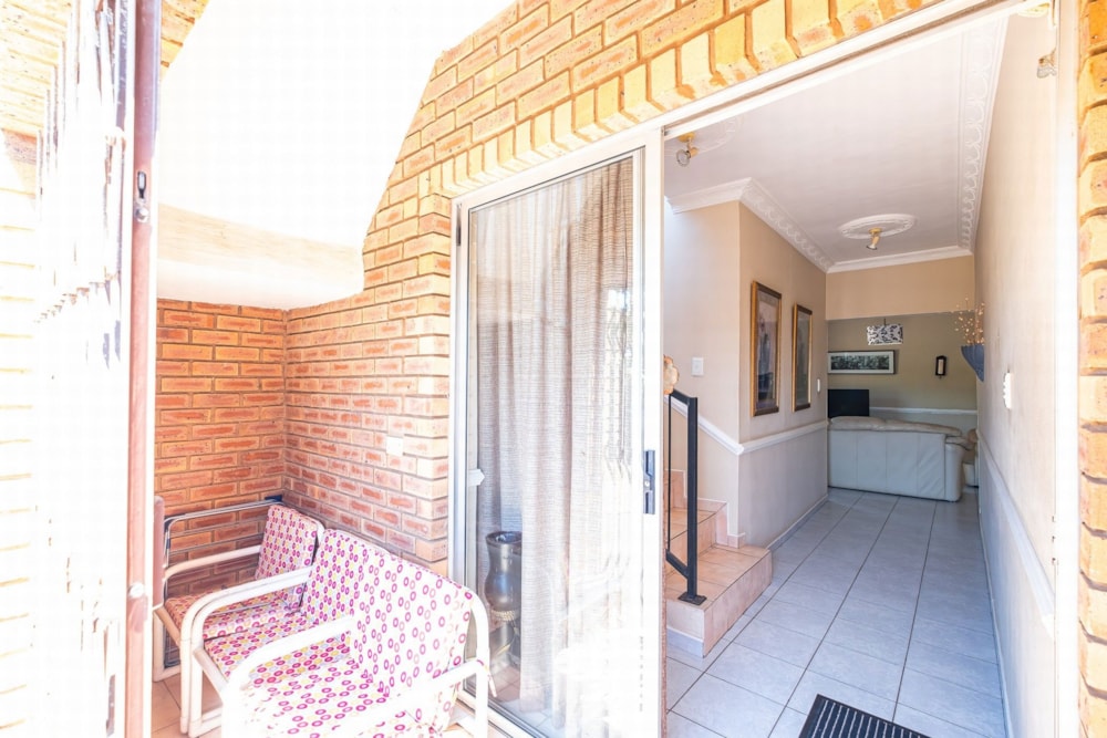 Double-storey house to rent in Winklespruit - 1WB1726023