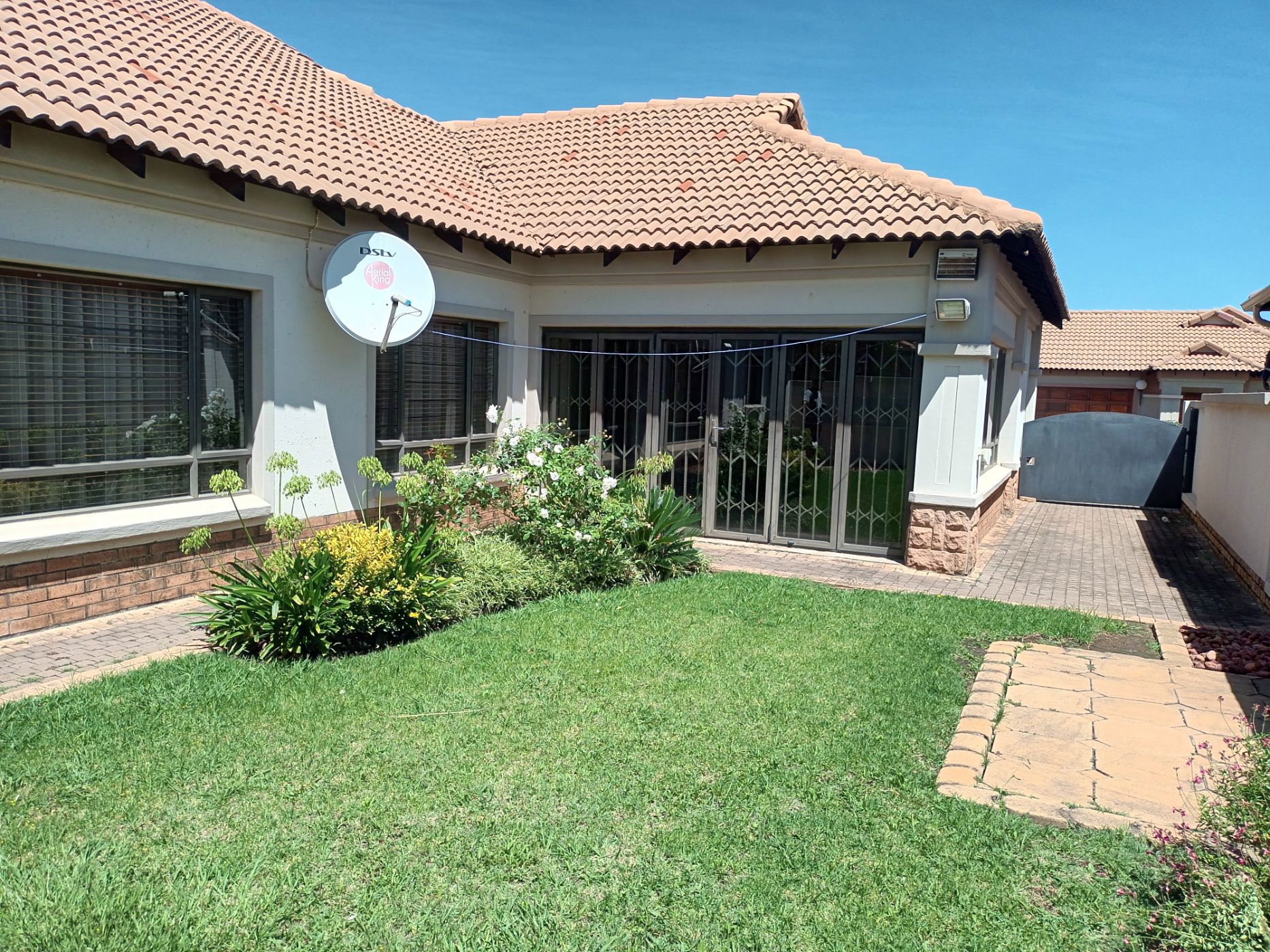 Townhouse to rent in Sunair Park - 1BJ1749274