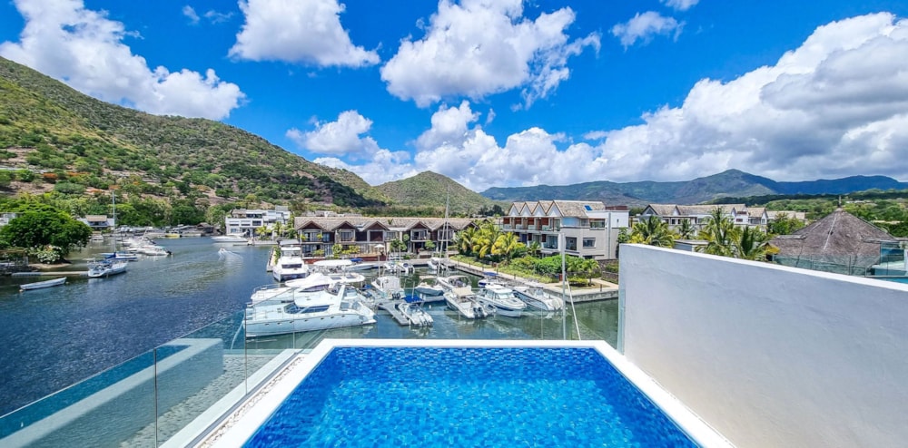 Beachfront villa to rent in Black River, Mauritius - MUR1646890 Beachfront villa to rent in Black River, Mauritius - MUR1646890