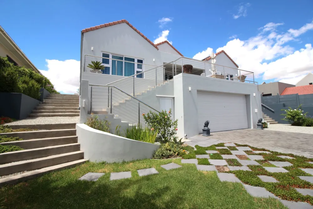 Double-storey house for sale in Port Owen - LA1647380 Double-storey house for sale in Port Owen - LA1647380