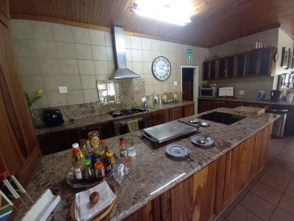 Commercial Building for sale in Rhodesdene - 1KJ1648820