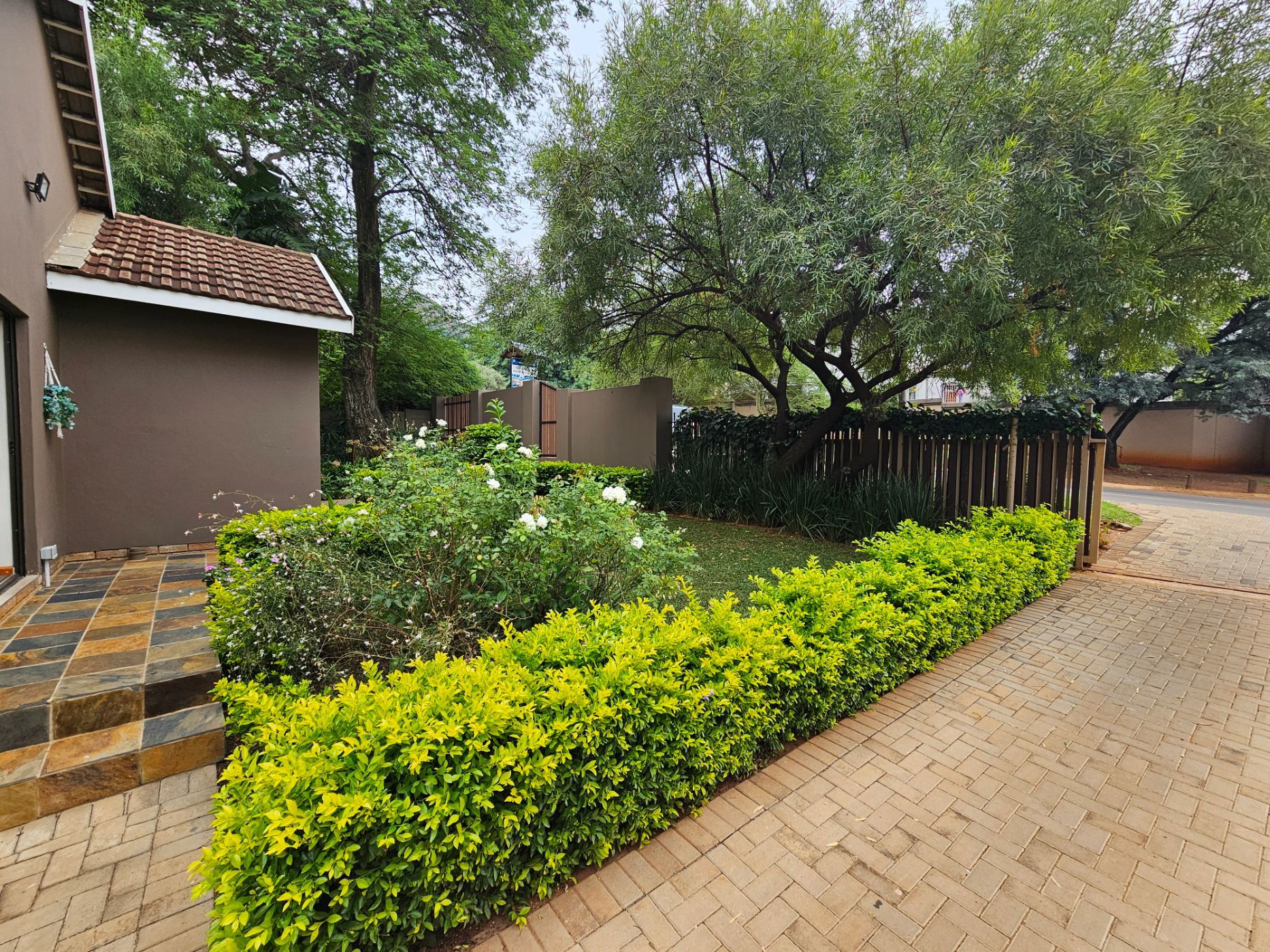 Commercial office to rent in Schoemansville - 1HR1722587