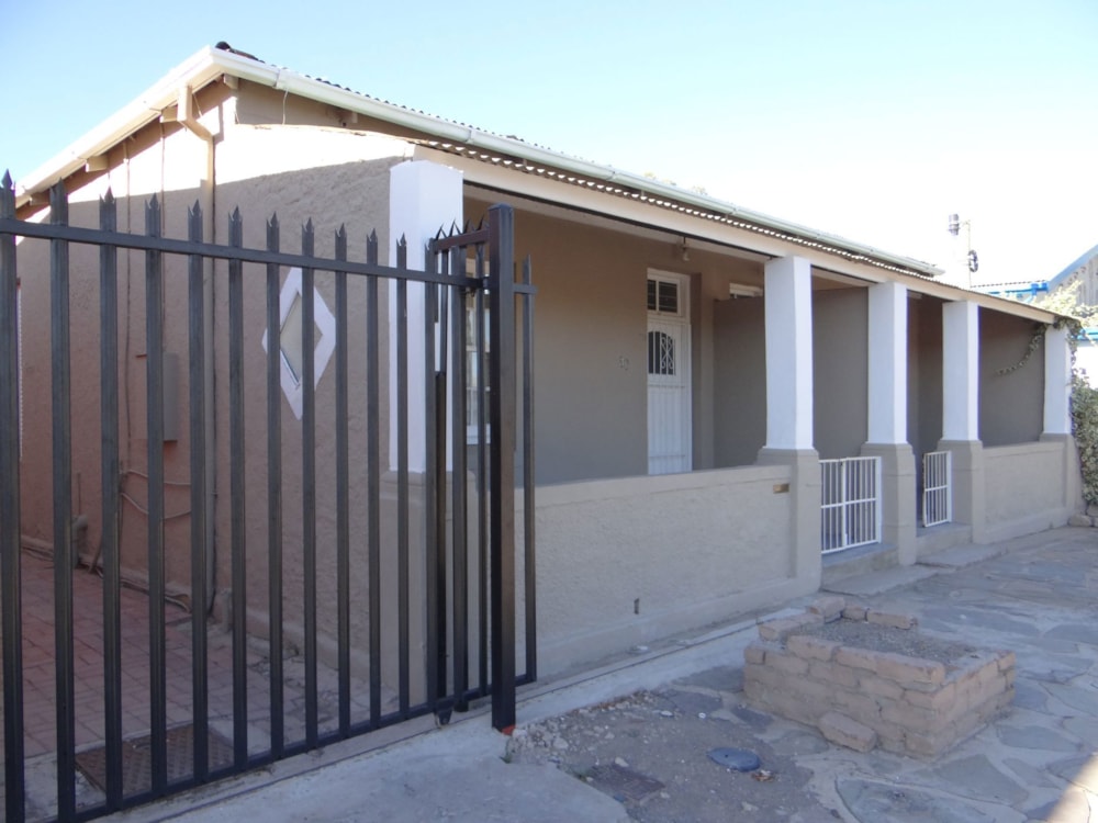 Cluster sold in Beaufort West - 1KK1648753 Cluster sold in Beaufort West - 1KK1648753