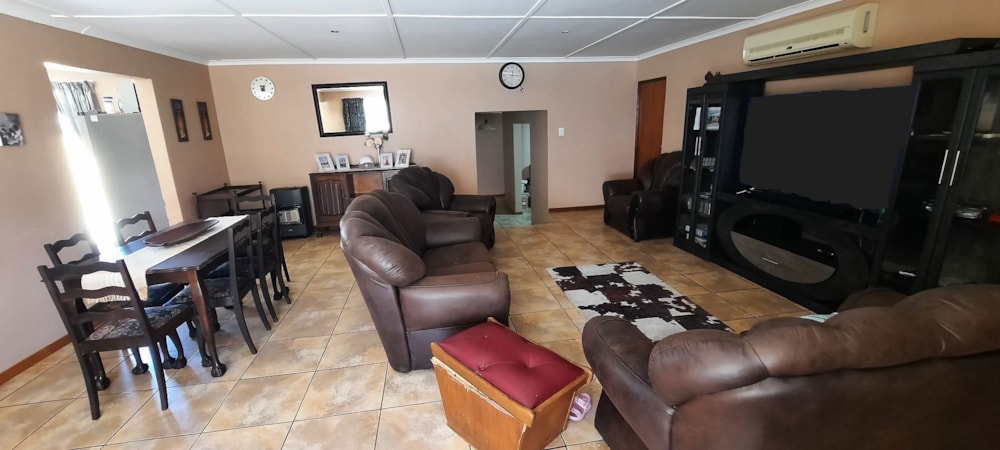 Single-storey house sold in Springbok - 1NA1646856 Single-storey house sold in Springbok - 1NA1646856