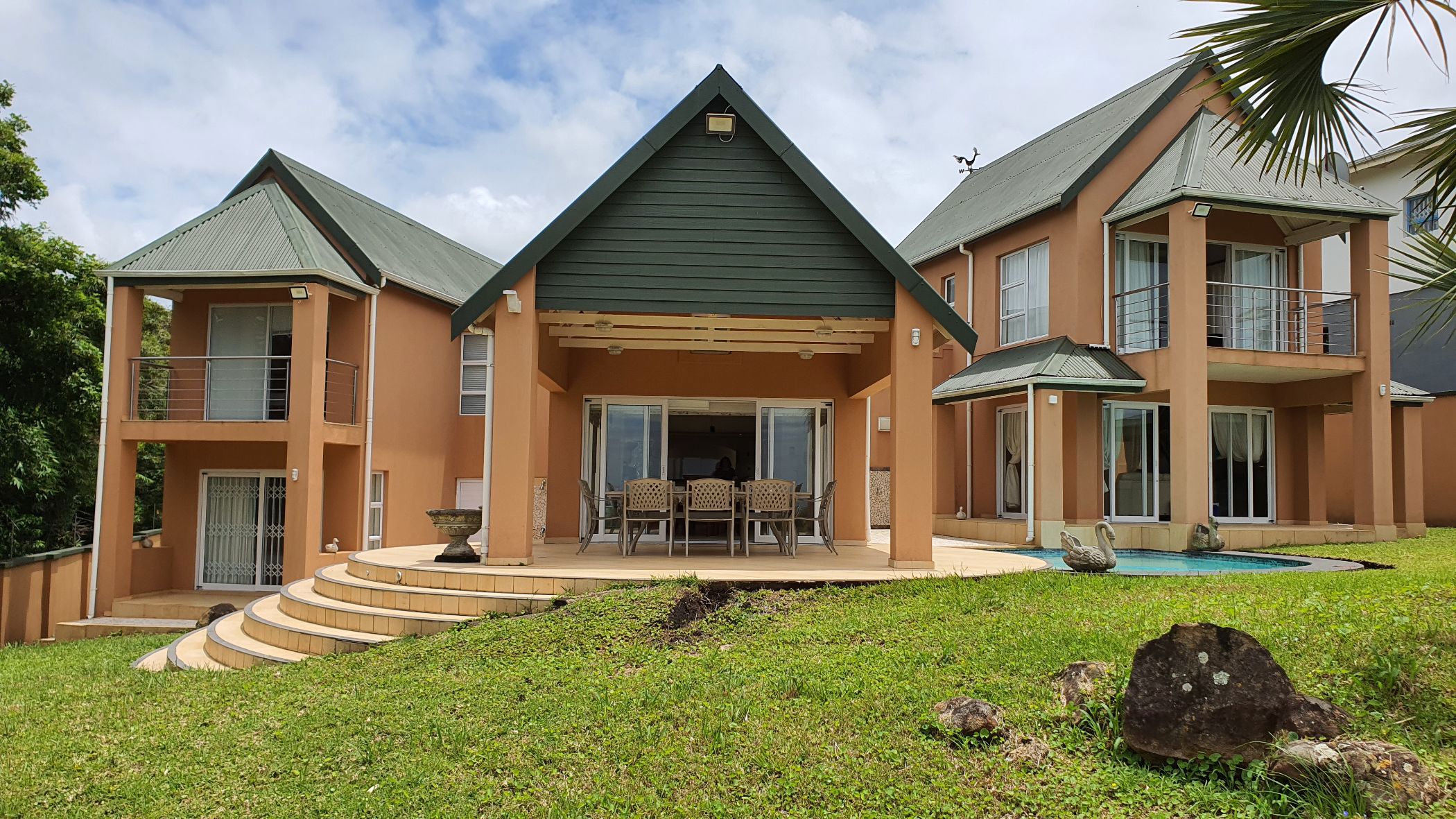 Beachfront villa for sale in Glenmore Beach - 1PD1644960