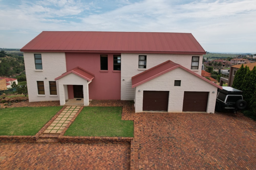 Security estate home for sale in Aquavista Mountain Estate - PRN1646198