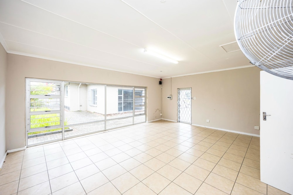 Commercial Building for sale in Gonubie - 1EZ1726223