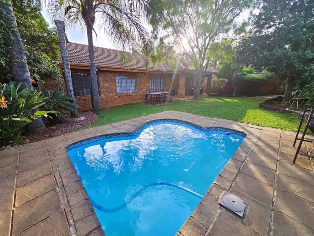 Security complex home let in Melodie - 1HR1692340 Security complex home let in Melodie - 1HR1692340