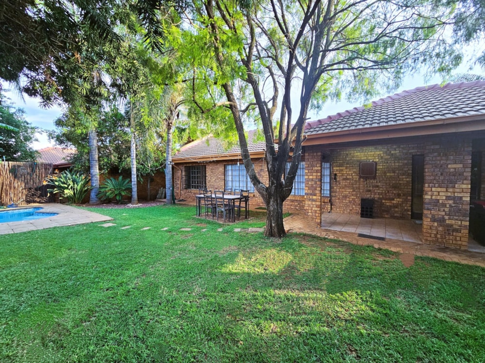 Security complex home let in Melodie - 1HR1692340 Security complex home let in Melodie - 1HR1692340