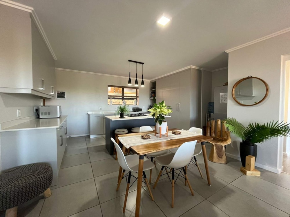Apartment to rent in Knysna Central - 1KG1648258 Apartment to rent in Knysna Central - 1KG1648258