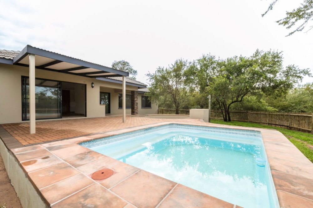 House let in Hoedspruit Wildlife Estate - 1HS1647767 House let in Hoedspruit Wildlife Estate - 1HS1647767