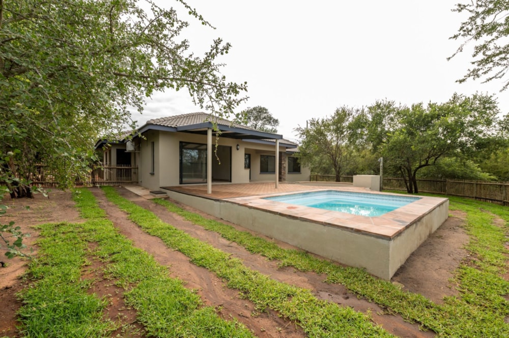 House let in Hoedspruit Wildlife Estate - 1HS1647767 House let in Hoedspruit Wildlife Estate - 1HS1647767