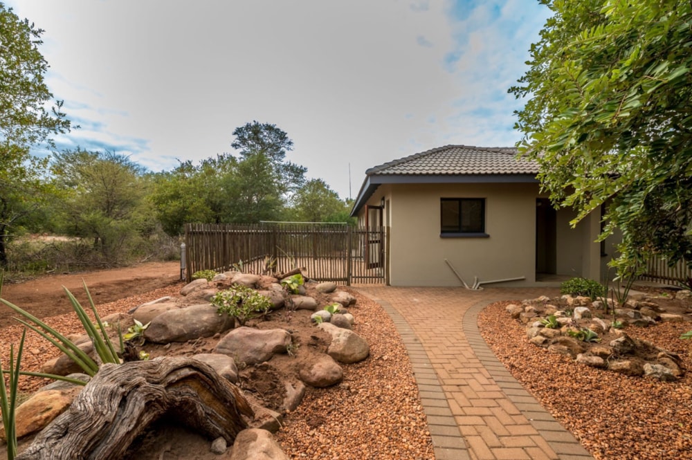 House let in Hoedspruit Wildlife Estate - 1HS1647767 House let in Hoedspruit Wildlife Estate - 1HS1647767