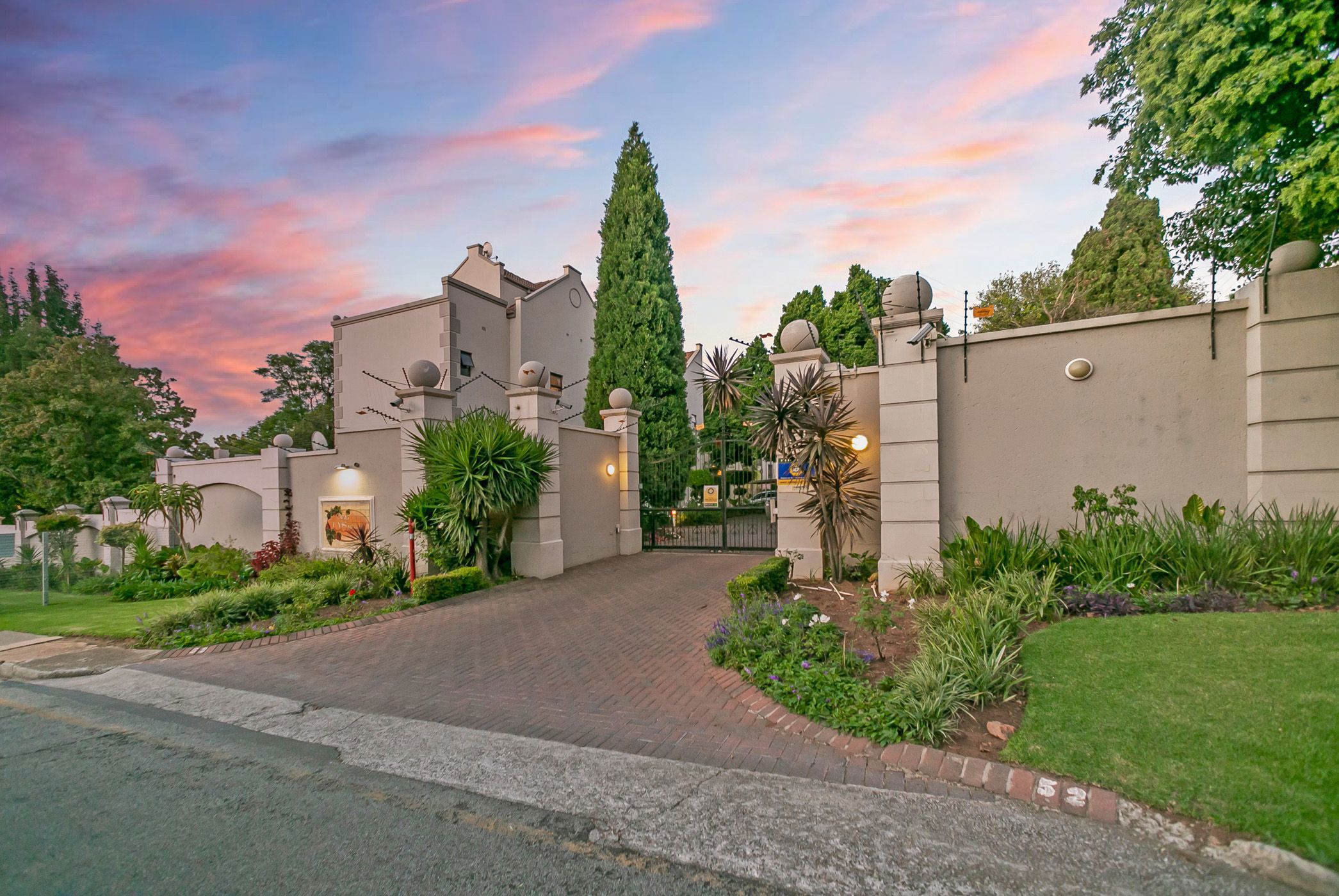 Apartment for sale in Waverley, Johannesburg - HP1755423