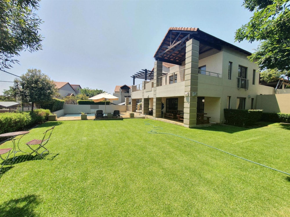 Apartment to rent in Fourways Area - FYL1746832