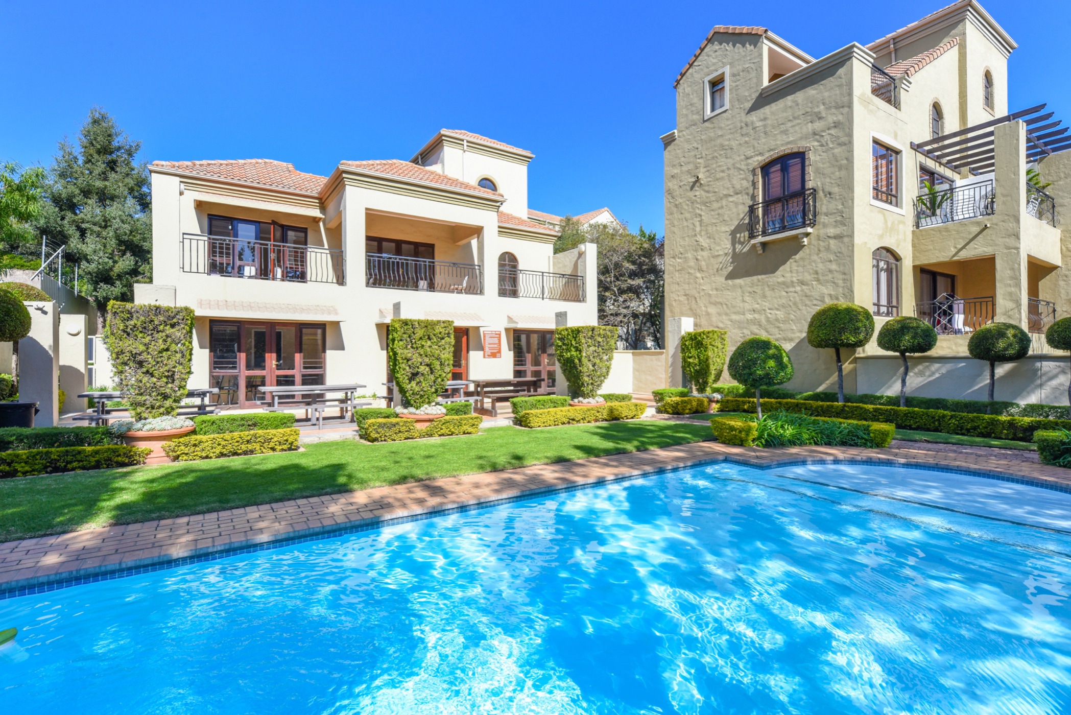 Apartment for sale in Douglasdale - FW1672575