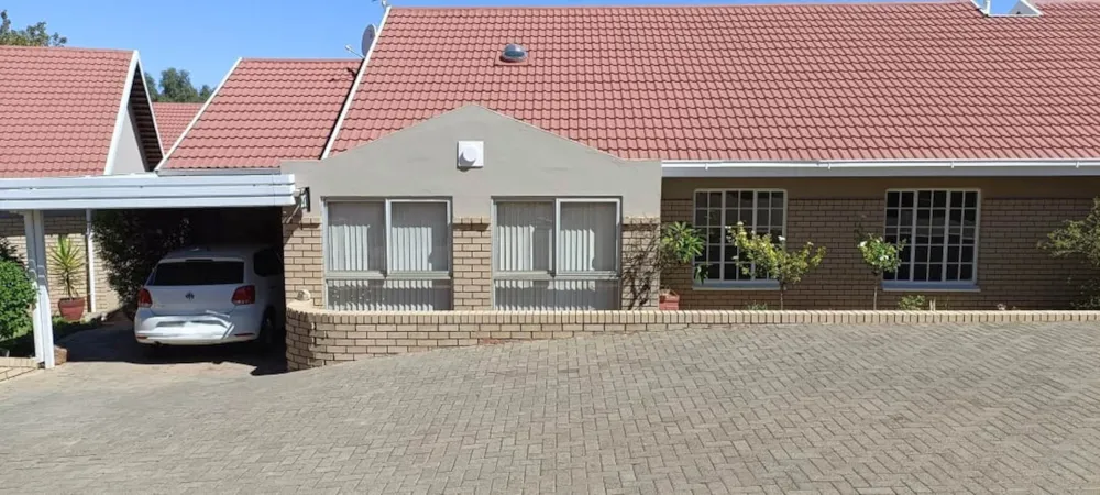 Townhouse let in Kiepersol, Bloemfontein - 1BX1731539 Townhouse let in Kiepersol, Bloemfontein - 1BX1731539