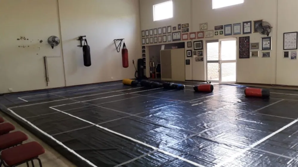 Commercial business for sale in New Park - 1KJ1649344