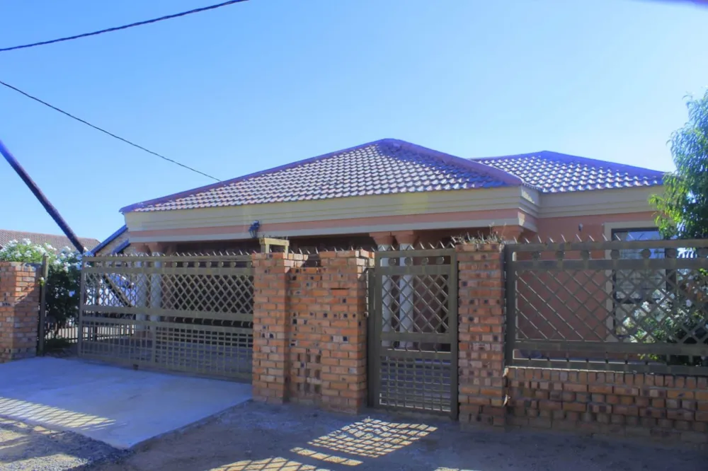 House for sale in Bloemspruit - 1BX1651001 House for sale in Bloemspruit - 1BX1651001