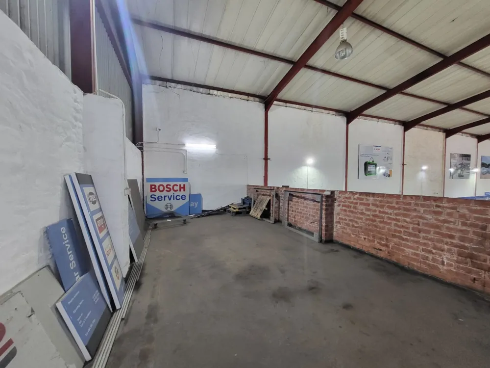 Commercial Building to rent in Alton - 1RY1738120 Commercial Building to rent in Alton - 1RY1738120