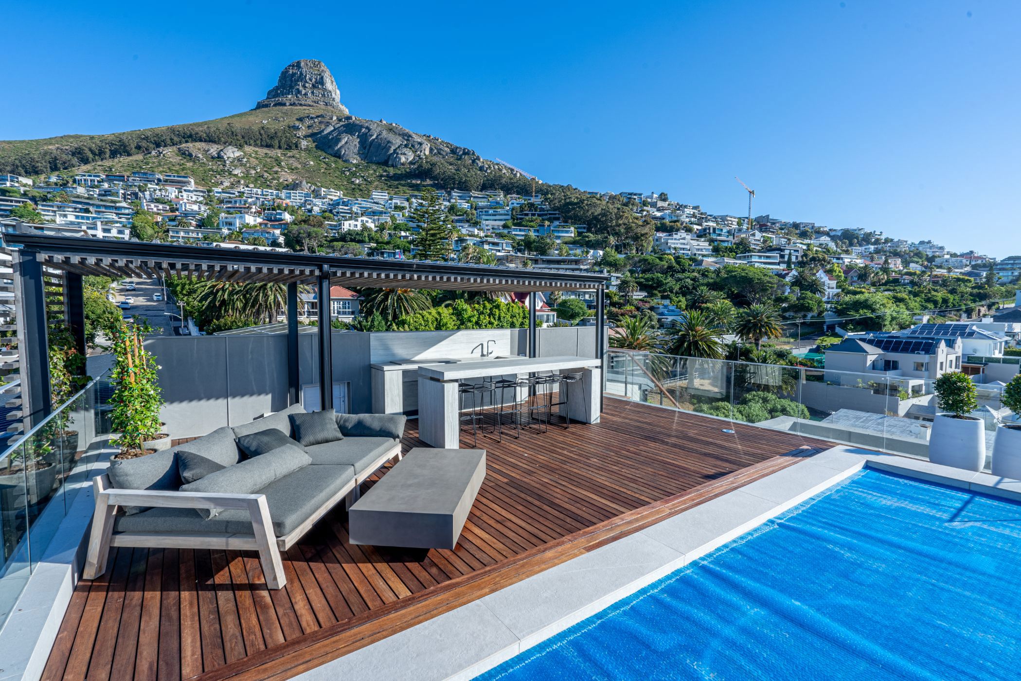 Apartment to rent in Bantry Bay - ASL1736421