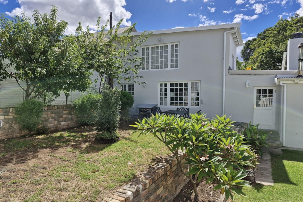 Garden apartment let in Oatlands, Grahamstown, Makhanda - 1GC1697110