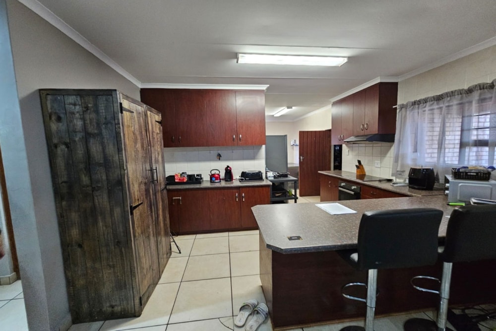Security complex home for sale in Kathu - 1RN1650248 Security complex home for sale in Kathu - 1RN1650248