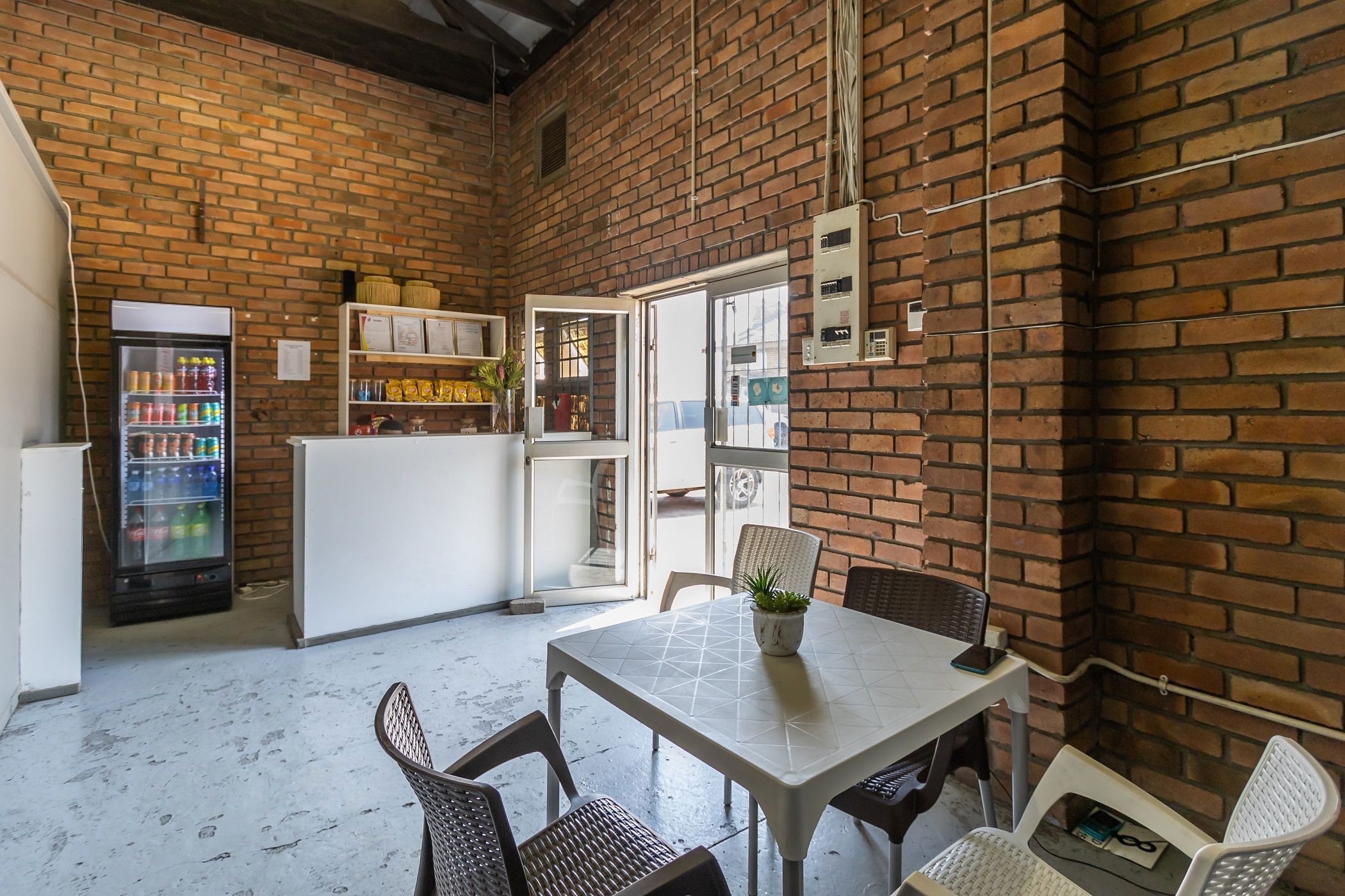 Commercial Building for sale in Alton - 1RY1650499