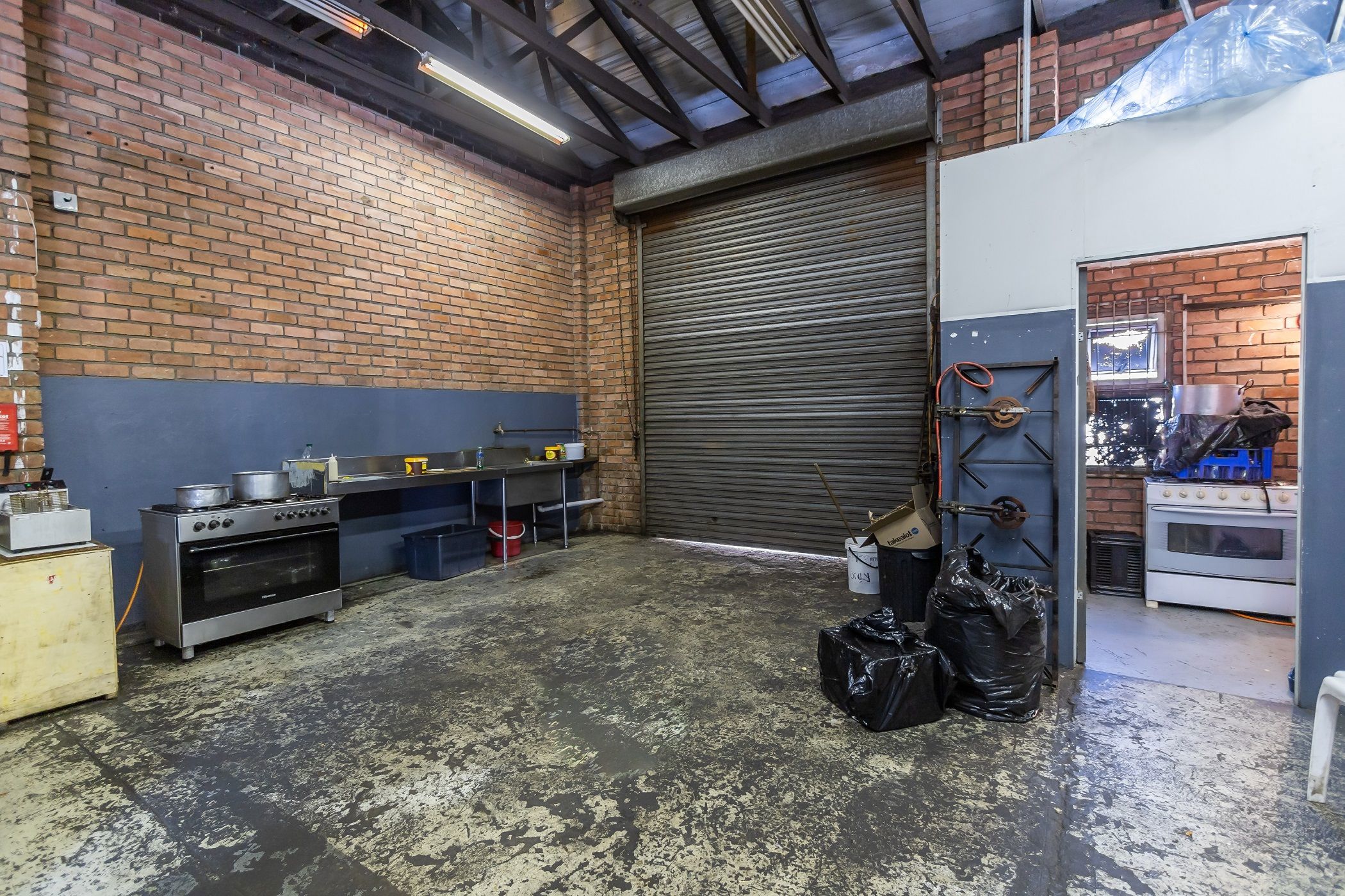 Commercial Building for sale in Alton - 1RY1650500