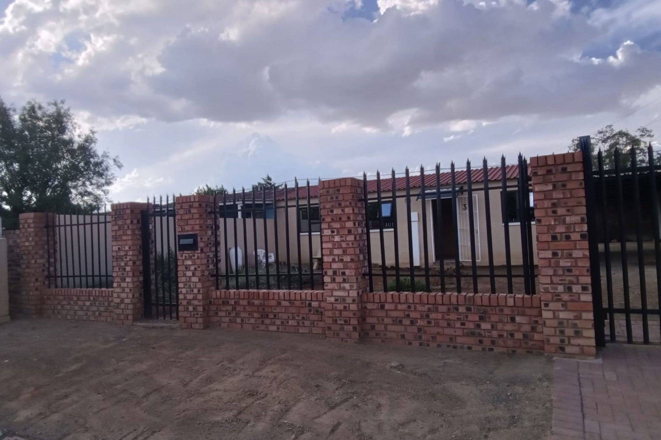 House for sale in Homevale - 1KJ1650573