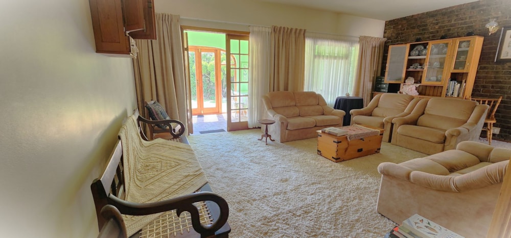 Double-storey house for sale in Cradock - 1KK1650974 Double-storey house for sale in Cradock - 1KK1650974