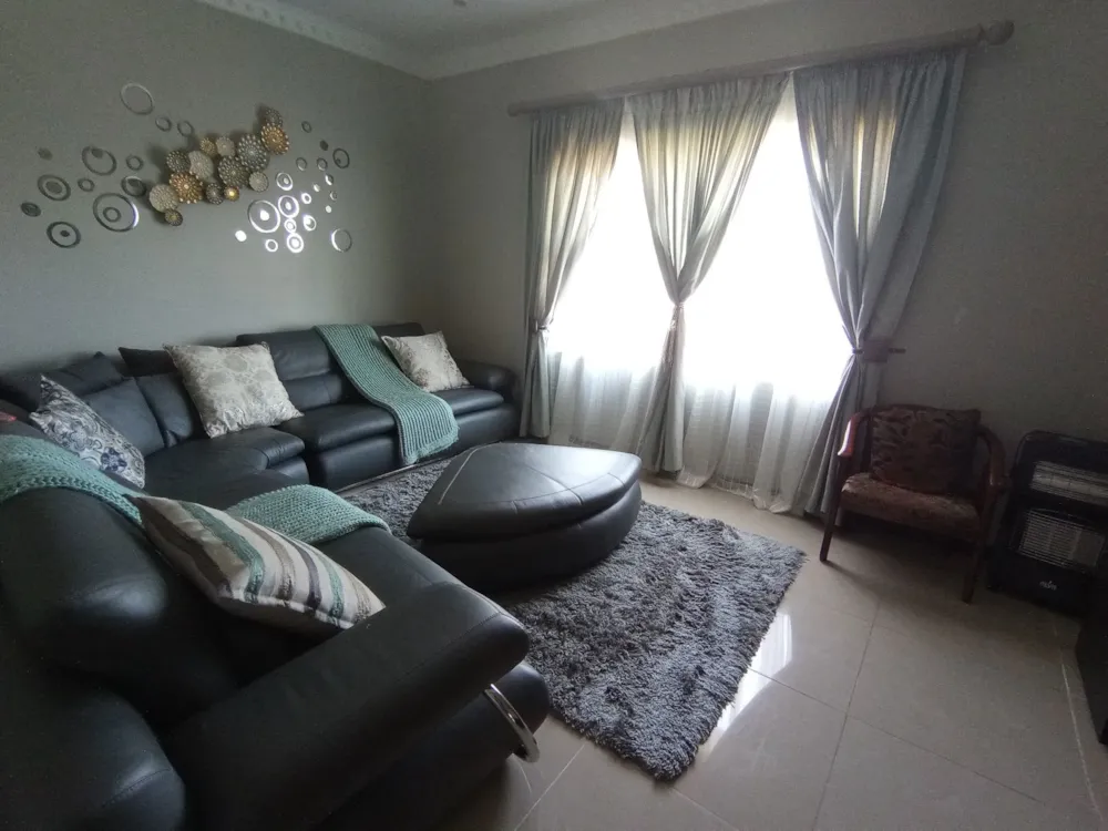 Double-storey house for sale in Bendor - 1PS1651175