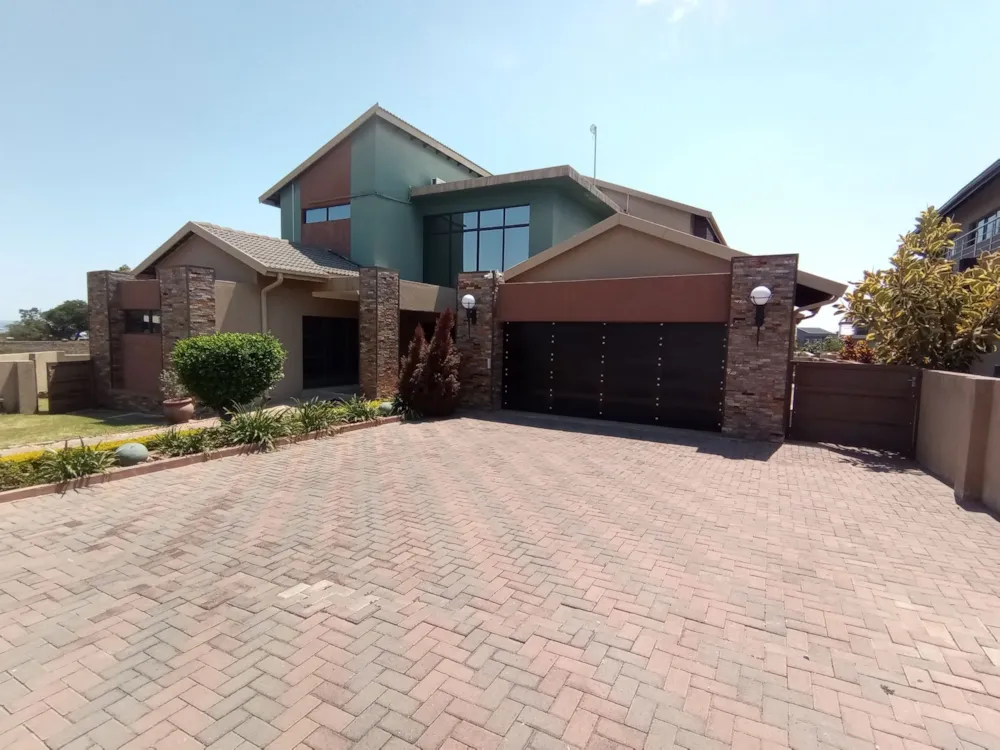 Double-storey house for sale in Bendor - 1PS1651175