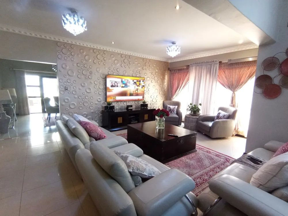 Double-storey house for sale in Bendor - 1PS1651175