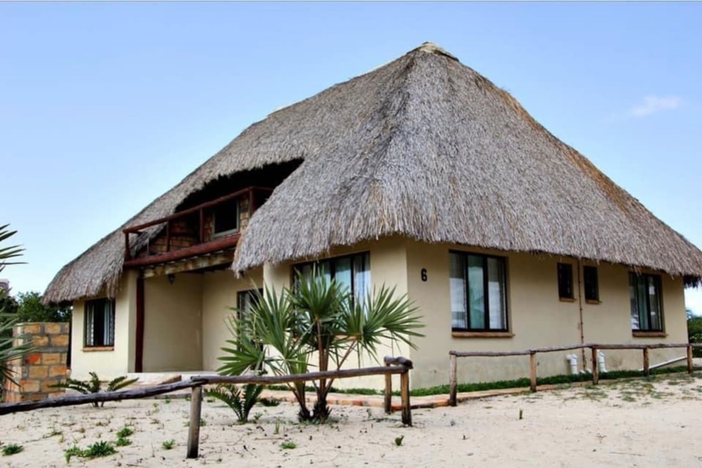Beach resort for sale in Praia da Barra, Mozambique - 3MQ1651195