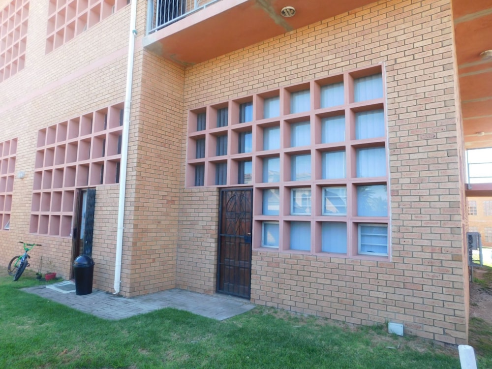 Bachelor apartment sold in Bluewater Bay, Port Elizabeth, Gqeberha - 1PLZ1654752 Bachelor apartment sold in Bluewater Bay, Port Elizabeth, Gqeberha - 1PLZ1654752