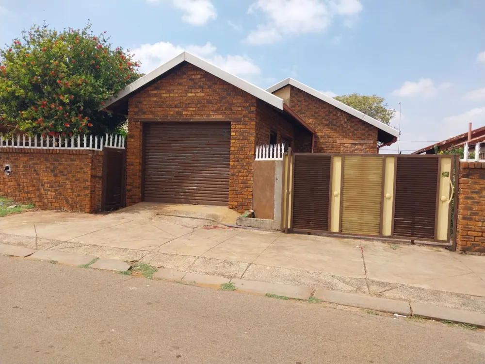 House sold in Vosloorus - BOK1653135