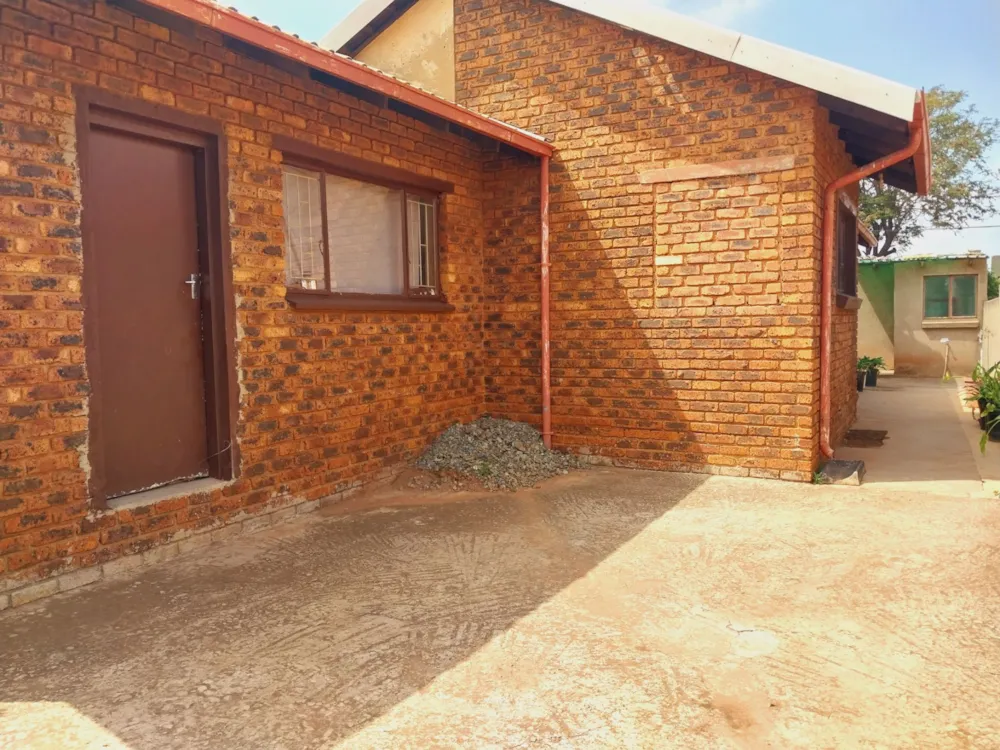 House sold in Vosloorus - BOK1653135