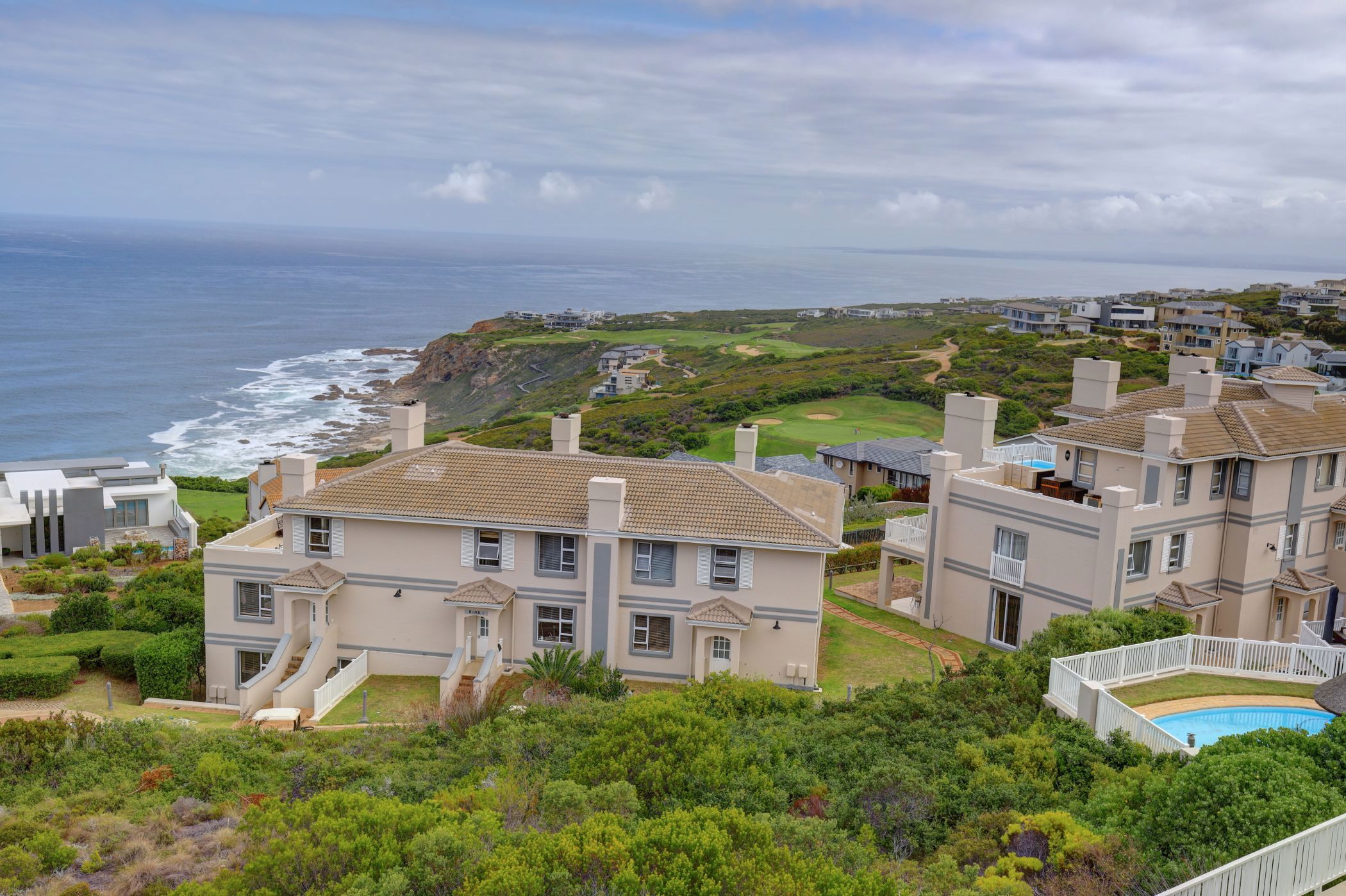 Apartment for sale in Pinnacle Point Golf Estate - 1MB1205461