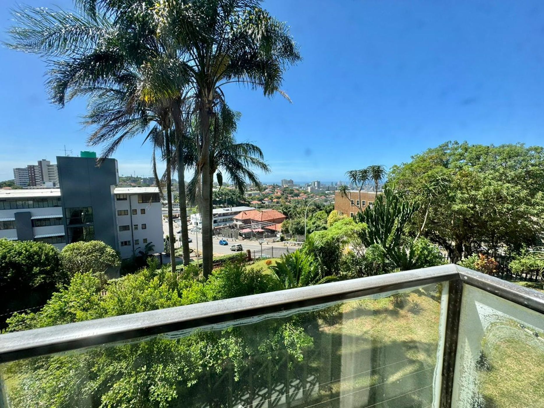 Apartment let in Glenwood, Durban - 1DA1717982