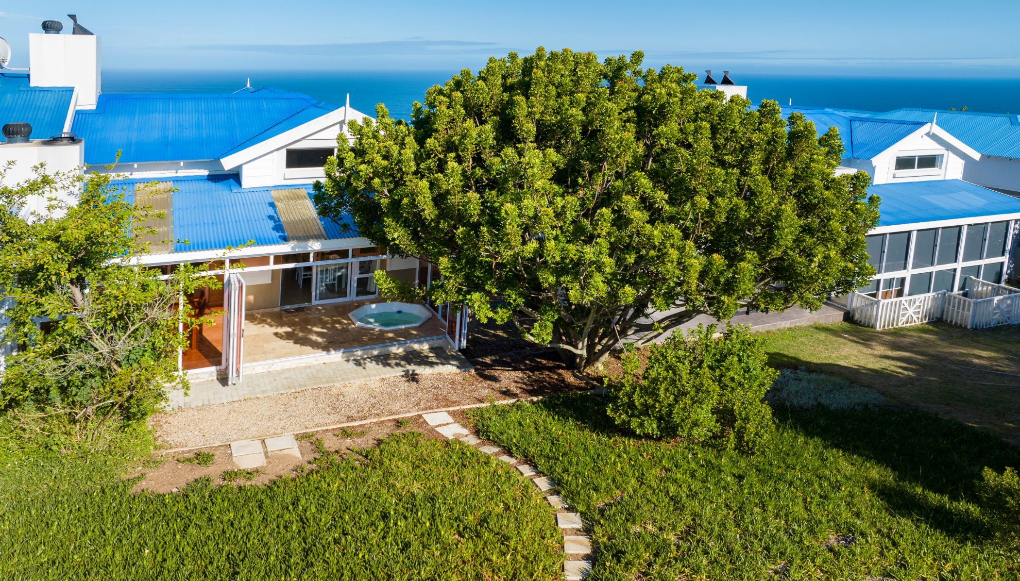 House for sale in Pinnacle Point Golf Estate - 1MB1649259