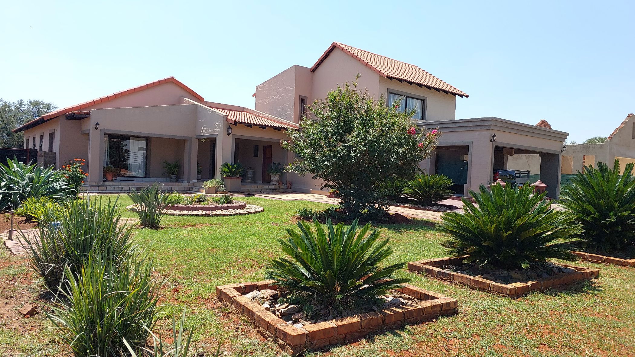 Security estate home for sale in La Camargue - 1HR1702343