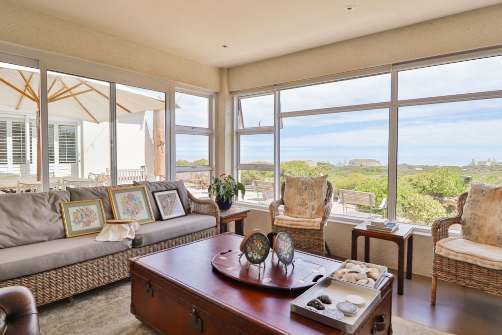 Double-storey house for sale in Jakkalsfontein - LA1649605 Double-storey house for sale in Jakkalsfontein - LA1649605