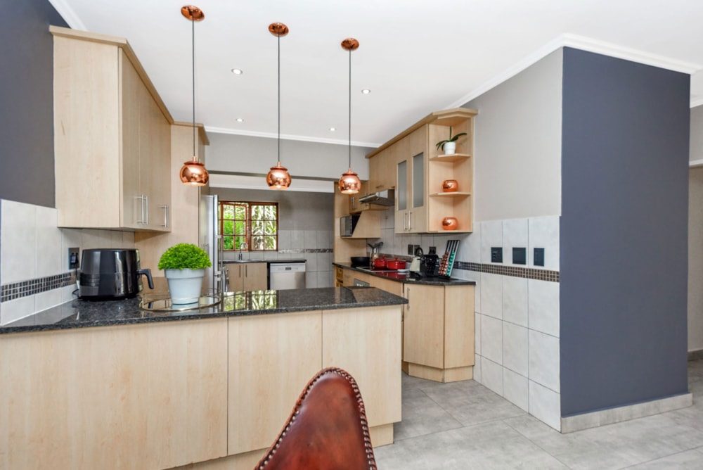 Townhouse sold in Paulshof - FW1680794 Townhouse sold in Paulshof - FW1680794