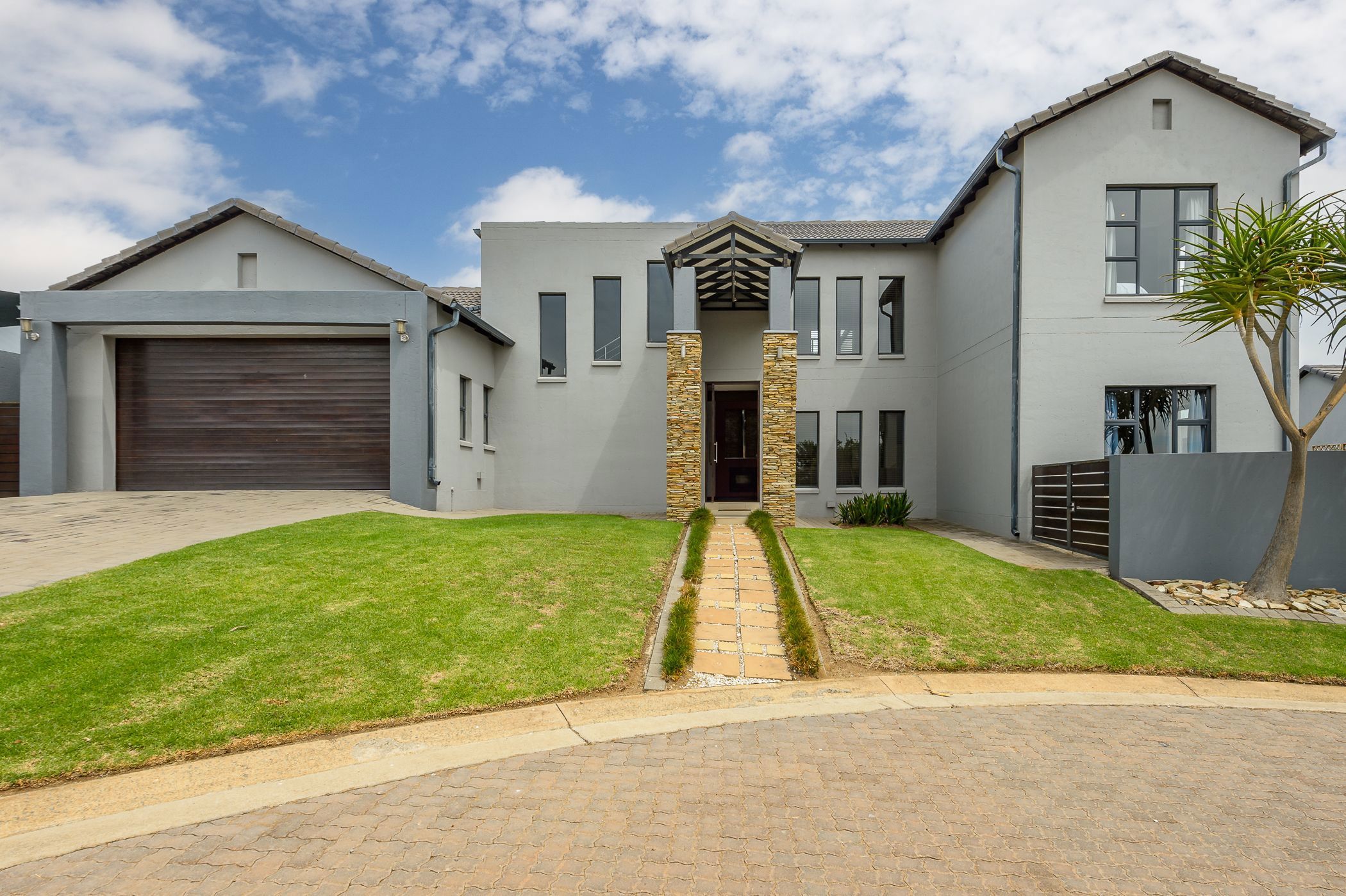 House for sale in Copperleaf - 1CU1650952