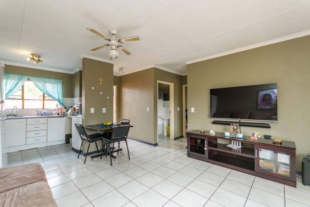 Apartment for sale in Lakefield - EN1715078