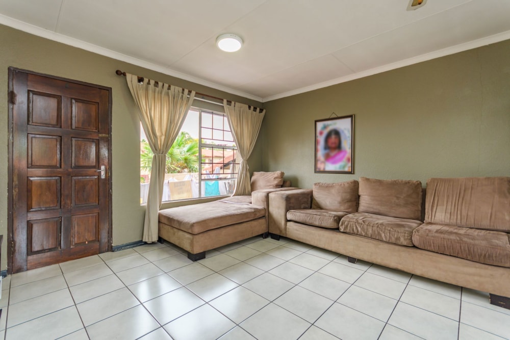 Apartment for sale in Lakefield - EN1715078