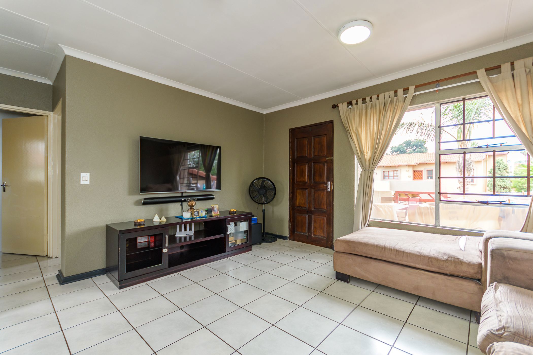 Apartment for sale in Lakefield - EN1715078