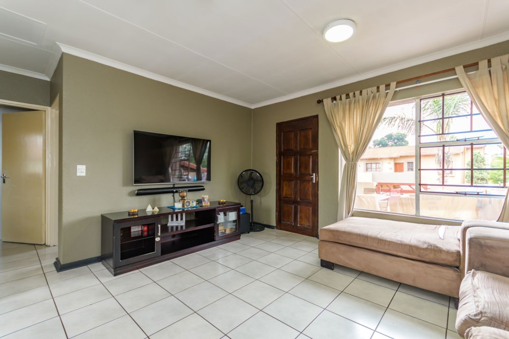 Apartment for sale in Lakefield - EN1715078