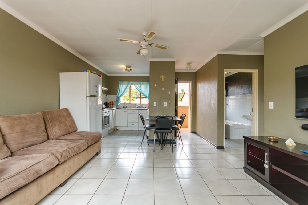 Apartment for sale in Lakefield - EN1715078